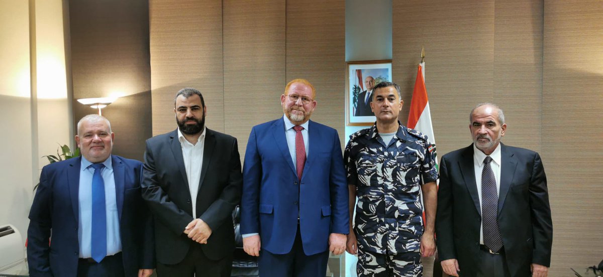 الجماعة الإسلامية تلتقي المدير العام لقوى الأمن الداخلي 

قام وفد من الجماعة الإسلامية برئاسة رئيس المكتب السياسي الأستاذ علي أبو ياسين وحضور أعضاء المكتب: الأستاذ أسامة أبو مراد، الأستاذ عمر سراج، والاستاذ عبد الرحمن اسكندراني بزيارة المدير العام لقوى الأمن الداخلي اللواء رائد