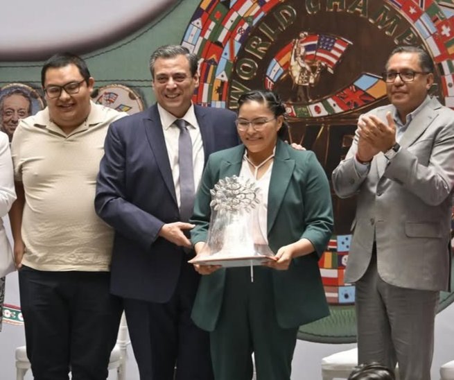 "Roca" Zamora se retira del boxeo 
instagram.com/p/DN4s7-bjYWm/… <a href="/wbcmoro/">Mauricio Sulaiman</a> <a href="/WBCBoxing/">World Boxing Council</a> <a href="/RocaZamora/">Ibeth Roca Zamora</a> <a href="/Agencia2punto8/">Agencia 2.8</a> <a href="/e_castellanosg/">Ernesto Castellanos</a>