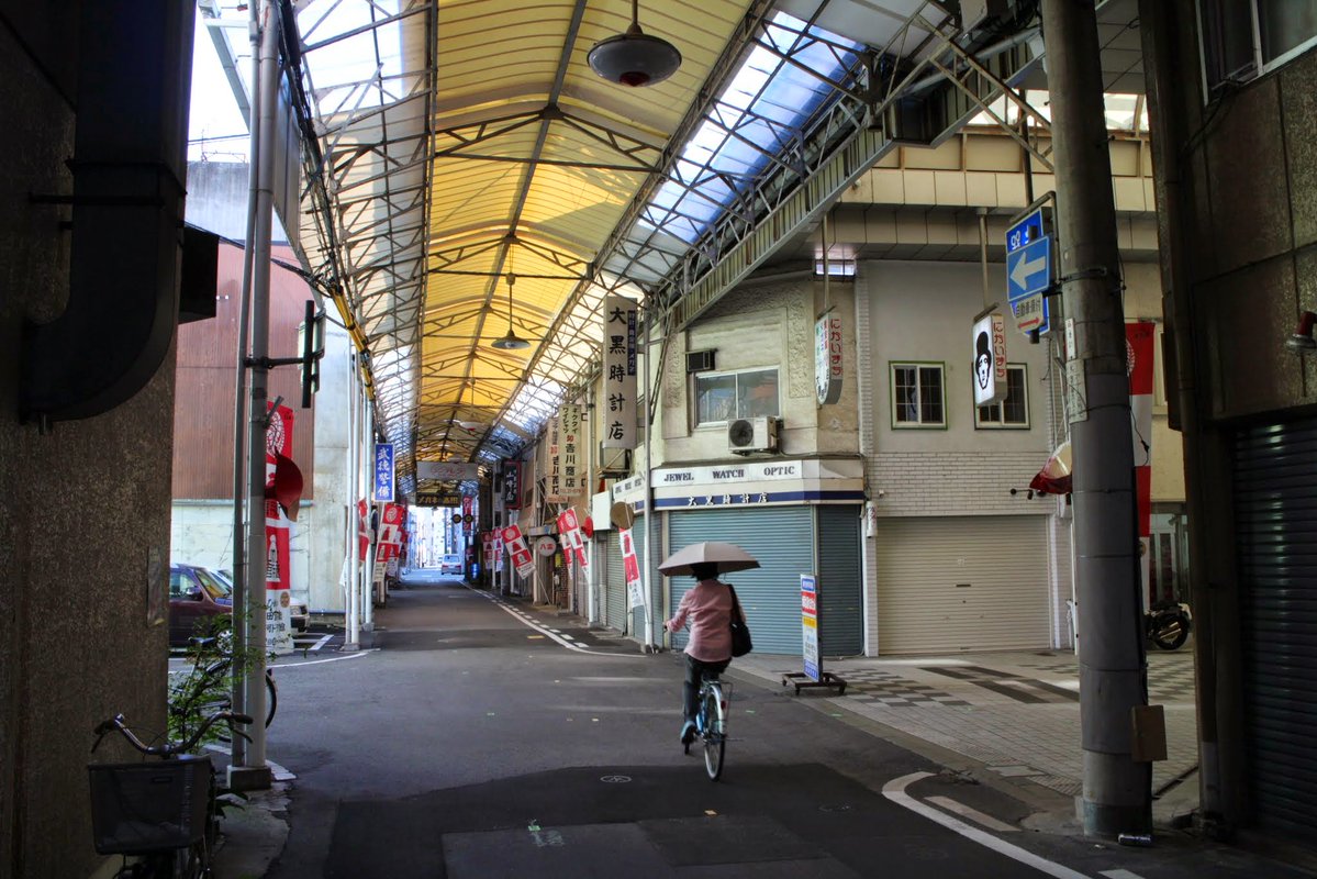 yaonyaosuke2's tweet photo. 西国街道 姫路城下。宿場町の機能を内包した大城下町であり、軍事・経済・交通の三拍子が揃った中核都市。(2014.9) https://t.co/CIetXaJp5g
