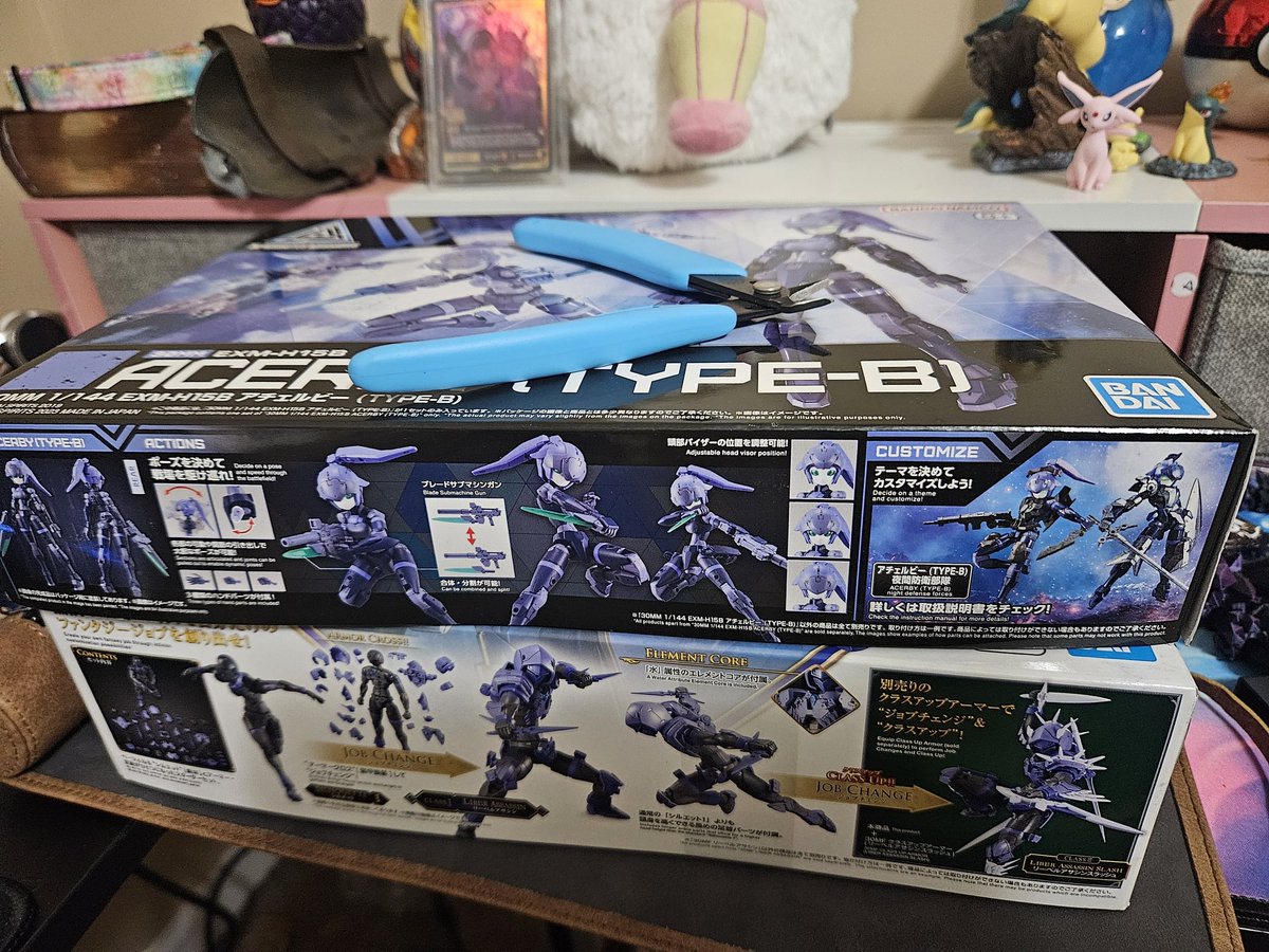 SophieHesper's tweet photo. The wifey sent me two model kits from #colossalcon2025 ! Just got done building one, gonna build the other one another day... then it'll be time to kitbash them both hehe https://t.co/S9KShcGTYd