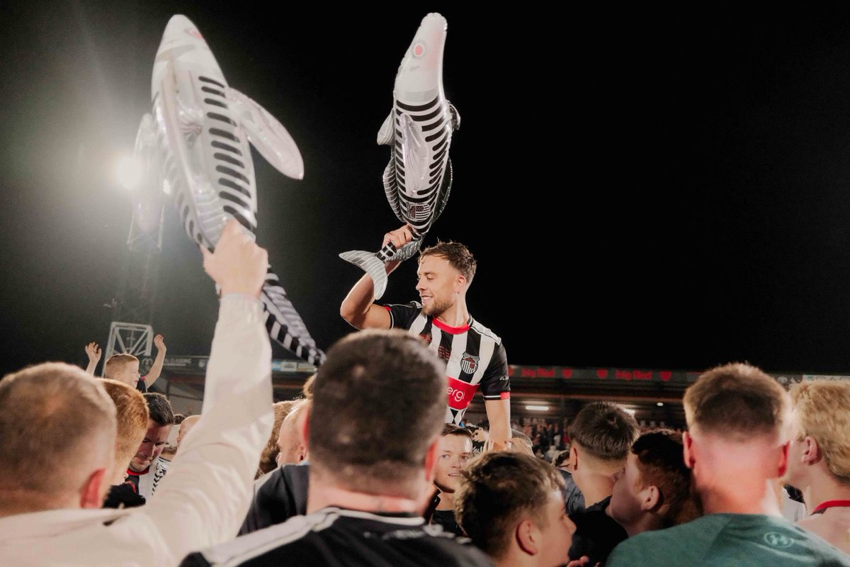 You’ve been slapped by the fish! 🐟 
#GTFC #BleuDeCHANEL