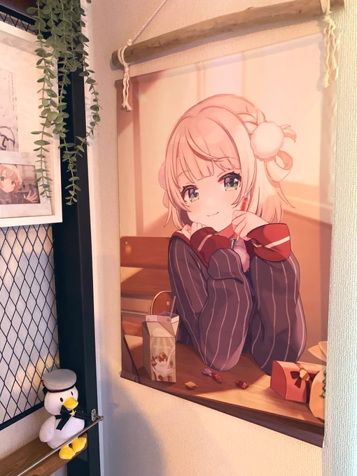 B賞は同じ絵柄のタペストリーあるからな〜 メルカリでまで買わんでもええか? 正直B賞かなりサイズ大きいらしいしな〜 置き場所無くて絶望する未来しか見えないw