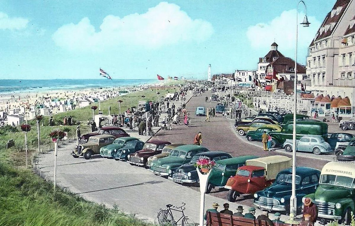 Rétro cars voitures anciennes 🚘 à Noordwijk aan Zee (NL).