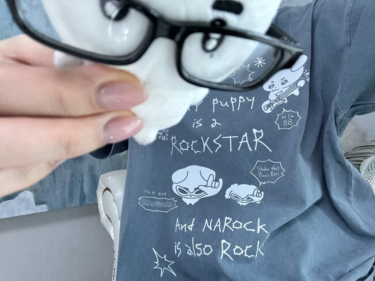 낙서로 락스타 빵이 티셔츠를 만들었은
도착했은🤟🏻🤟🏻🤟🏻