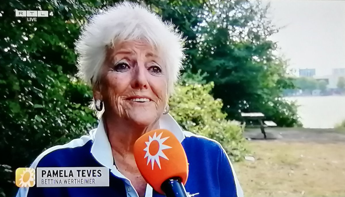 Acteurs #PamelaTeves, #TamaraBrinkman, #LeviVanKempen, #JuliettevanArdenne &amp; #BoMaerten keken <a href="/RTLBoulevard/">RTL Boulevard</a> terug op hun tijd bij #OnderwegNaarMorgen (#ONM) 

Leuk dat zowel... Lees verder op Instagram.com/AshwiniLive

#viviennevandenassem #nikkieplessen #soap #nostalgie #jaren90