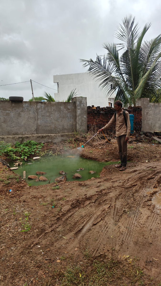 કલ્યાણપુર તાલુકાના પ્રા.આ.કે.-મોટા આસોટાના તાબા હેઠળના ટીટોડી ગામે પાણીથી ભરાયેલા ખાડા ખાબોચીયામાં મેલેરિયા શાખા, દે. દ્વારકાના માર્ગદર્શન હેઠળ ડાયફ્લુબેન્ઝયુરોન દવાની છંટકાવ કામગીરી કરવામાં આવેલ.