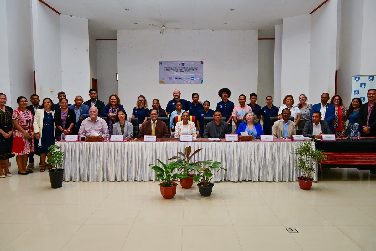 WHO Timor-Leste (@whotls) on Twitter photo “Textbooks alone are not enough, teachers bring the curriculum to life,” said <a href="/AMATHUR1007/">Dr ARVIND MATHUR</a>, WHO Rep.
Teachers are at the heart of change. With #MoE, <a href="/UNICEFTL/">UNICEF Timor-Leste</a> & <a href="/UNESCO/">UNESCO 🏛️ #Education #Sciences #Culture 🇺🇳</a>, <a href="/WHO/">World Health Organization (WHO)</a> is proud to support training, materials & collaboration. “Textbooks alone are not enough, teachers bring the curriculum to life,” said <a href="/AMATHUR1007/">Dr ARVIND MATHUR</a>, WHO Rep.
Teachers are at the heart of change. With #MoE, <a href="/UNICEFTL/">UNICEF Timor-Leste</a> & <a href="/UNESCO/">UNESCO 🏛️ #Education #Sciences #Culture 🇺🇳</a>, <a href="/WHO/">World Health Organization (WHO)</a> is proud to support training, materials & collaboration.