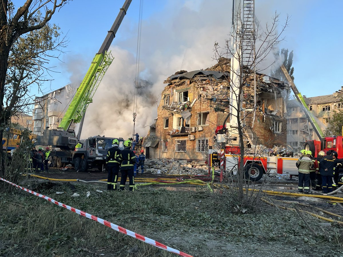 Мої Позняки. Будинок колеги. На щастя, він був за містом і його квартира чудом вціліла.