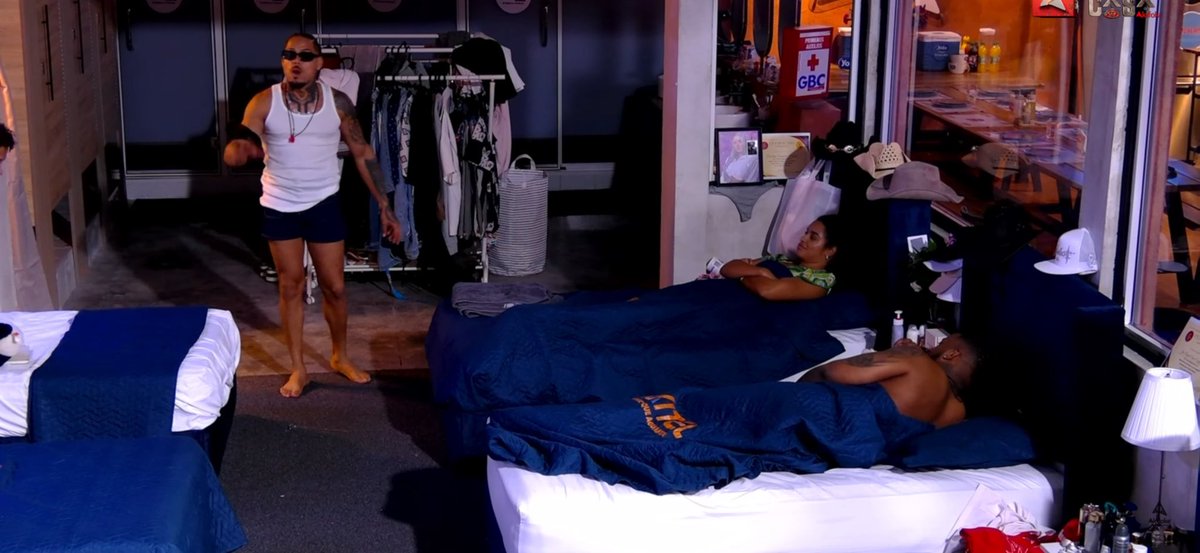 Pero hasta la cuanta es <a href="/MontesquieuRD/">CarlosMontesquieu</a> <a href="/matiasgarciard/">Santiago Matias</a>