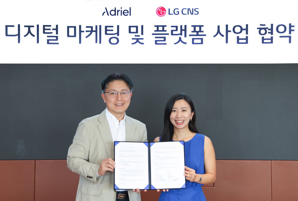 AdrielMarketing's tweet photo. 아드리엘 X LG CNS MOU 체결! 🚀

지난 8월 21일,  
AI 기반 마케팅 인텔리전스 기업 아드리엘이
LG CNS와 전략적 업무협약(MOU)을 체결했습니다.  

이번 협약을 통해 양사는  
✔ AI·빅데이터 기반 멀티채널 마케팅 자동화 고도화  
✔ 글로벌 시장(북미, 유럽, 일본 등) 공동 진출  
✔ 생성형 AI 이미지 제작 플랫폼 ‘COP’ 적용  
✔ 산업별 맞춤형 캠페인 및 성과 분석 서비스  
등을 함께 추진할 예정입니다.  

LG CNS와의 협력을 통해  
아드리엘은 AI·빅데이터 기반 마케팅을 고도화하고,  
전 세계 기업들이 더 똑똑하게 성장할 수 있도록 돕겠습니다. 🙌

👉 기사 전문은 댓글에서 확인하세요!