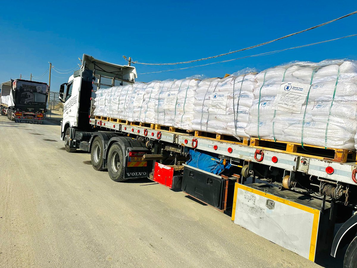 On August 27, our humanitarian efforts included: 

🚛📦Close to 270 humanitarian aid trucks entered Gaza through the Kerem Shalom and Zikim crossings. 

🛻📦340 trucks were collected and distributed by the UN and international organizations. The contents of hundreds of trucks are