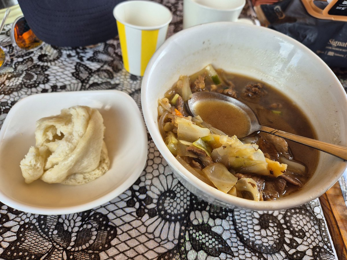 Хэнтий аймгийн Жаргалт хаан сумын энэ цайны газрын хуйцаа Улаанбаатар, Баянголынхоос хэд дахин хямд хэд дахин илүү гоё амттай бн. Тансаг амттай ийм цуйван ойрд олж идсэнгүй.