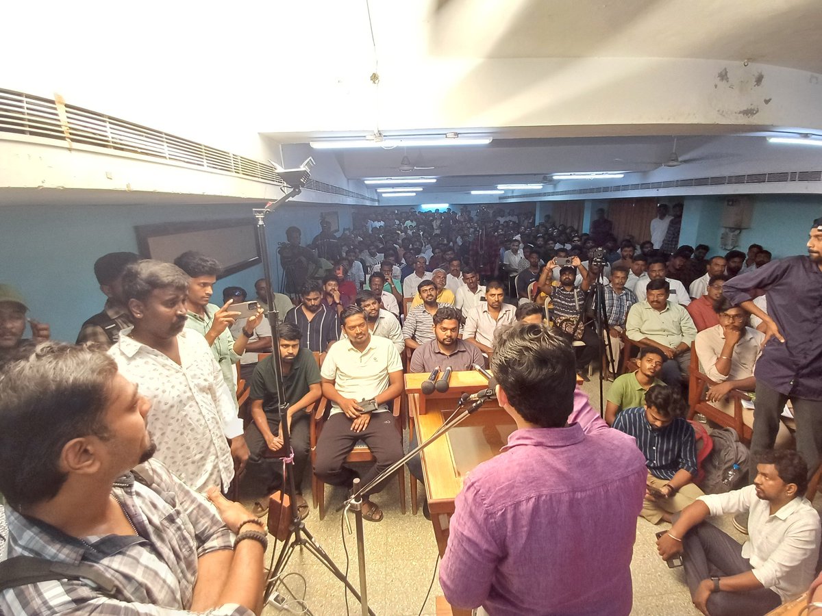 தமிழ்த்தேயம் வெல்லட்டும்💯
சமரசமற்ற அரசியல் நெருப்பு பரவட்டும்🔥
தமிழாய்ந்த தமிழ் குடியோன் ஆட்சி அமையட்டும்👑
வாழ்க தமிழ்💪
#ஆள்க_தமிழர்