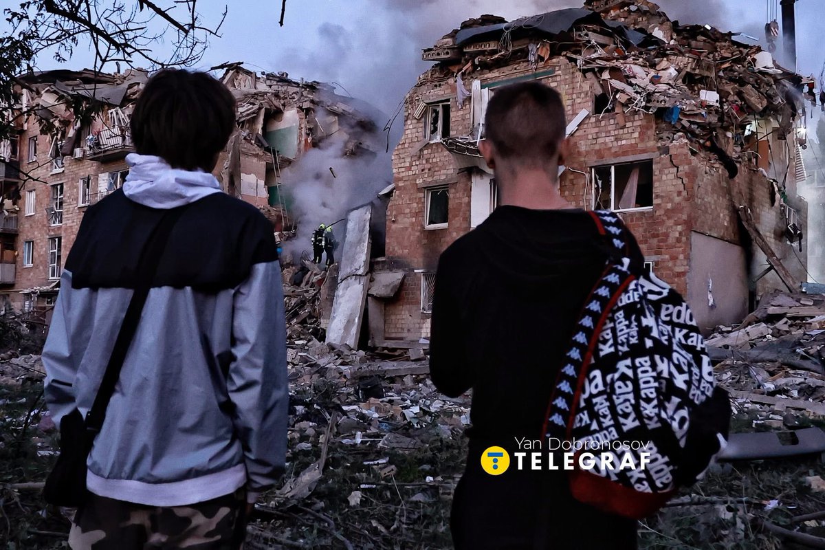 AnnaVlasenko's tweet image. It was a horrible night in Kyiv. At the moment, 8 people have been killed and 38 injured as a result of the Russian attack. Search operations are still ongoing.