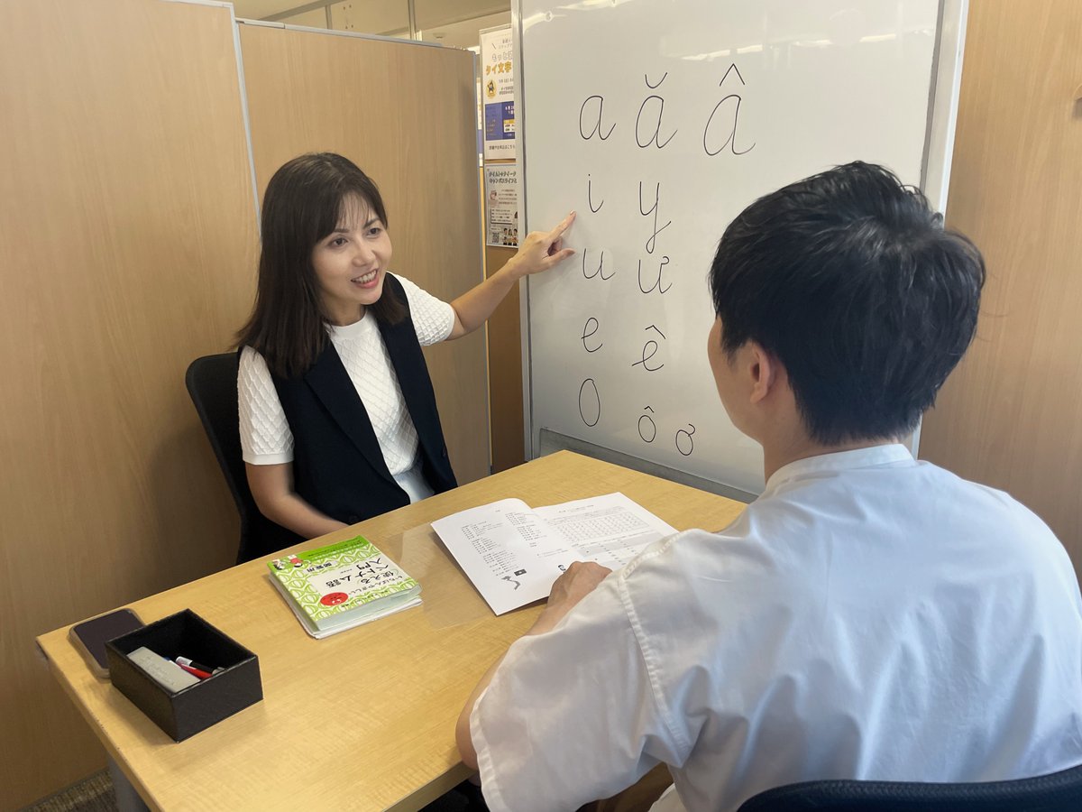 gowell_school's tweet photo. ゴーウェルランゲージスクール
入会の決め手ランキング！

🎖第1位：料金が明確で安心
「無理なく続けられる料金体系で、安心して始められます」1レッスン50分2,100円～

🎖第2位：通いやすい場所
「駅チカで会社帰りも便利！通いやすさが決め手になった方多数」

🎖第3位：スケジュールに合わせて受講可能
「忙しいあなたも、予定に合わせてネット予約で自由に受講できます」

🎖第4位：講師がフレンドリーで丁寧
「経験豊富で親しみやすい講師がサポート」

🎖第5位：柔軟なレッスン内容・カリキュラム相談可
「学習内容やペースも相談できるので、自分に合ったレッスンが受けられます」

🎖第6位：24時間予約受付（24票）
「好きなタイミングで予約できるから安心」

「まずは無料体験で、あなたにぴったりのレッスンを体験してみませんか？」

体験レッスン：https://t.co/0dmSi374ET

#タイ語　#ベトナム語　#インドネシア語　#銀座　#大人の習い事　#推し活　#タイドラマ　#ビジネス　#タイ旅行
