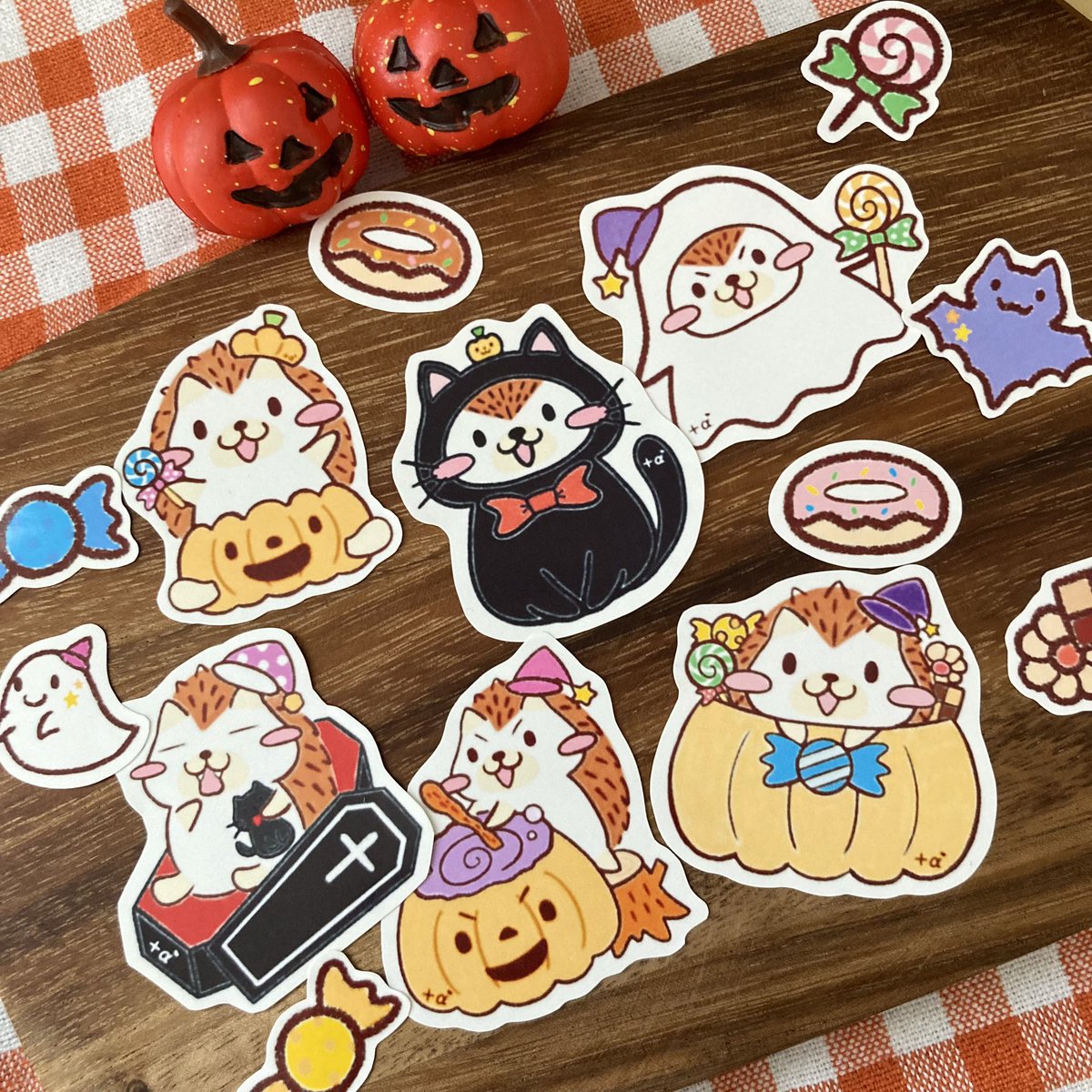 まだまだ猛暑日が続く毎日ですが…🫠☀
もうすぐこの子達の出番…！？👻🍭

去年は、自作のステッカーだったので、
カットするのが大変でたくさんご用意が
できず🥲💦今年は業者さんにお願い
しようかなぁ…ん〜

でも、自分でやりたい気もする…
シール用紙もっといいの買おうかなぁ🤔

#ハリネズミ