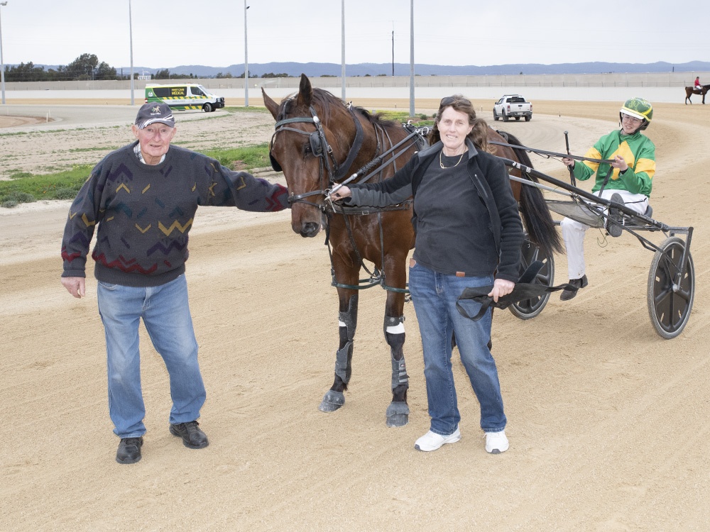 HarnessRacingSA's tweet photo. After four runner-up finishes, Just Jimmy finally breaks through with a gutsy maiden win at Globe Derby!
Read more: https://t.co/DnaVAjOIrI
#SATrots #HarnessRacingSA #HarnessRacing https://t.co/EzTTwlK6Zj