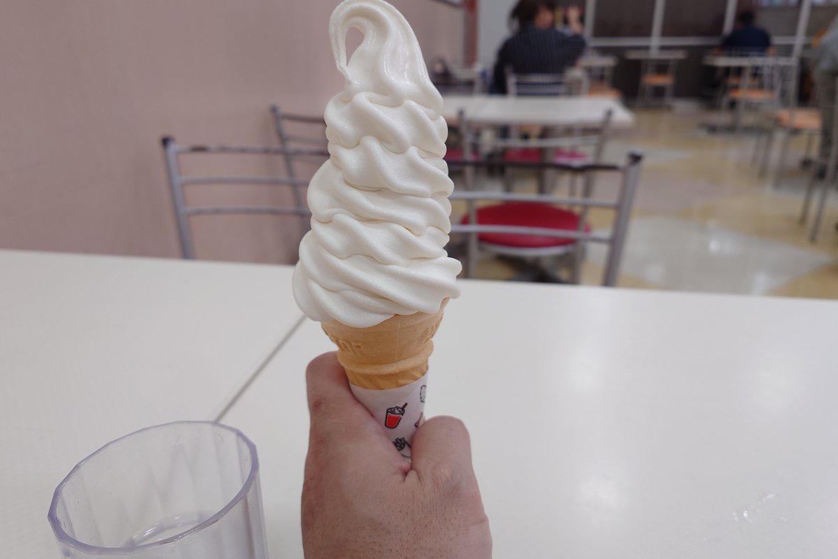 スガキヤ、このご時世このサイズのが190円で食べれてありがたい。コーンの中までみっちり🍦
