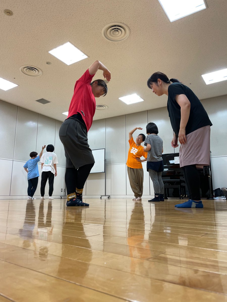 setoshokageki's tweet photo. 瀬戸内国際芸術祭　夏会期も残りわずかとなりました。うだるような暑さとともに各会場イベントの熱さも続いています。
瀬戸内少女歌劇団の活動も負けてられないといったところ😊

今の時代、自分の感情を相手に伝えるのが苦手だという風潮が見られます。しかしそうも言っていられないのが、【演劇】 https://t.co/OndjVLNwrP