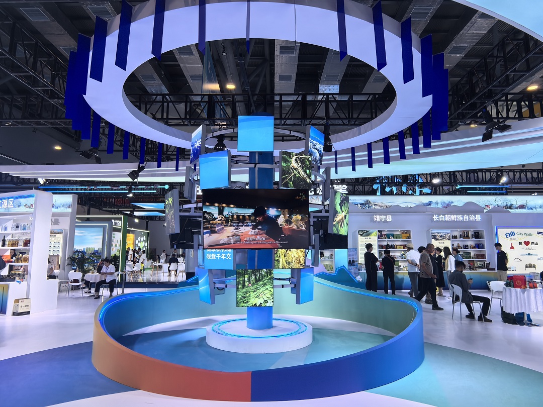 JilinChina's tweet photo. From frozen pear juice and craft beer to ginseng treasures and Songhua inkstones, Jilin and Baishan turned the #CNEAExpo into a feast of flavors, culture, and innovation.
Dive into their story here.👉https://t.co/HF7aguPQml
#MadeInJilin #VoiceofNortheastAsia https://t.co/o6N7SztdrM