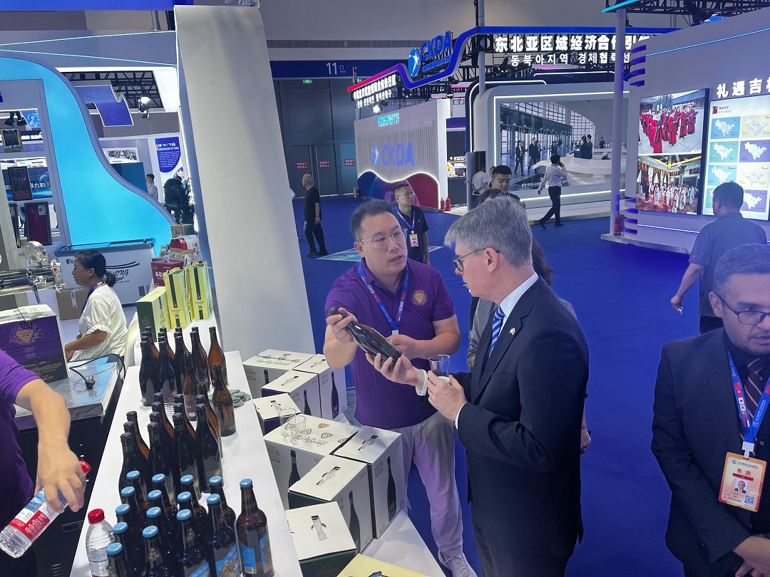 JilinChina's tweet photo. From frozen pear juice and craft beer to ginseng treasures and Songhua inkstones, Jilin and Baishan turned the #CNEAExpo into a feast of flavors, culture, and innovation.
Dive into their story here.👉https://t.co/HF7aguPQml
#MadeInJilin #VoiceofNortheastAsia https://t.co/o6N7SztdrM