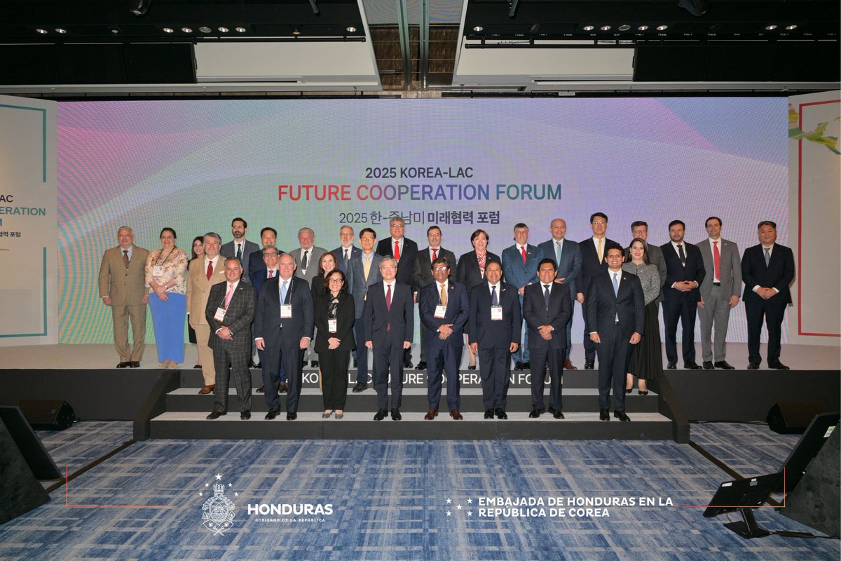 HondurasenCorea's tweet photo. 🇭🇳🤝🇰🇷 El Embajador Rodolfo Pastor, participó en el Korea-Latin America Future Cooperation Forum 2025 en Seúl.

Honduras reafirma su compromiso con una alianza estratégica entre Corea y América Latina en comercio, innovación y desarrollo sostenible. 🌎✨

#HondurasEnCorea https://t.co/18LiyLmqEo