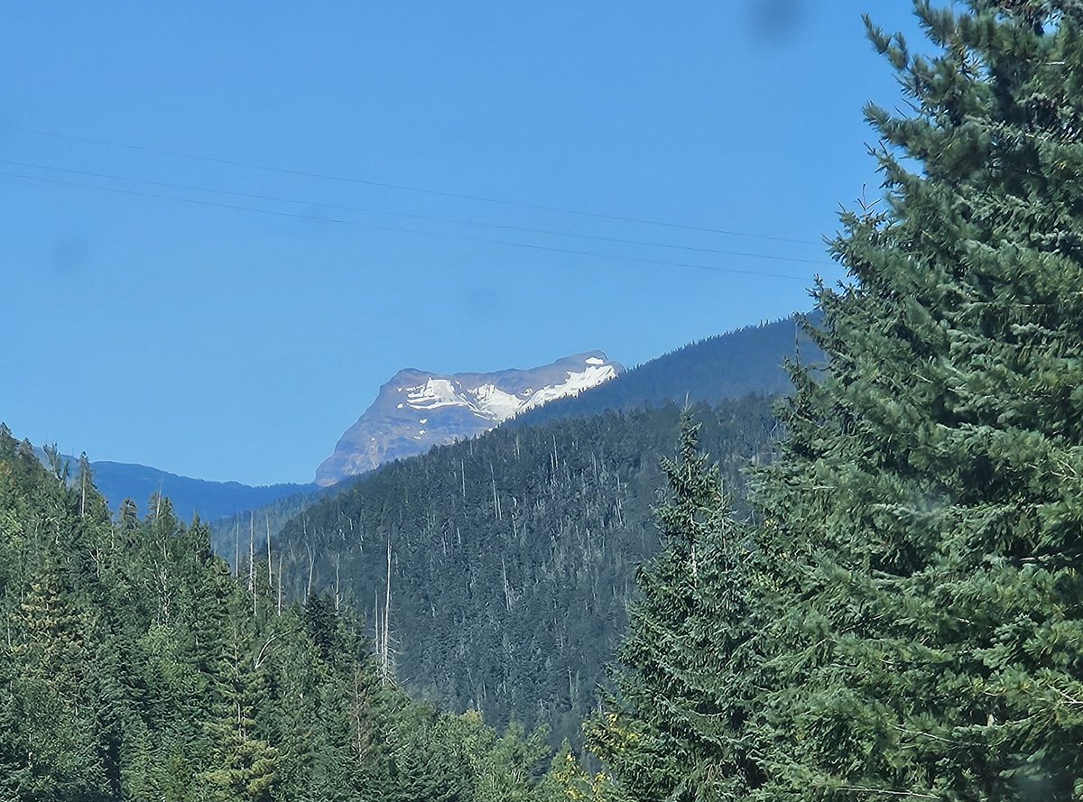 Geetee_123's tweet photo. All the Sledders will be happy....  +33C  There is still snow in the mountains near Blue River/ Valemount. Get your units ready this long weekend. Lol
#thinkingcoolthoughts https://t.co/AeXYYZ3H4Q