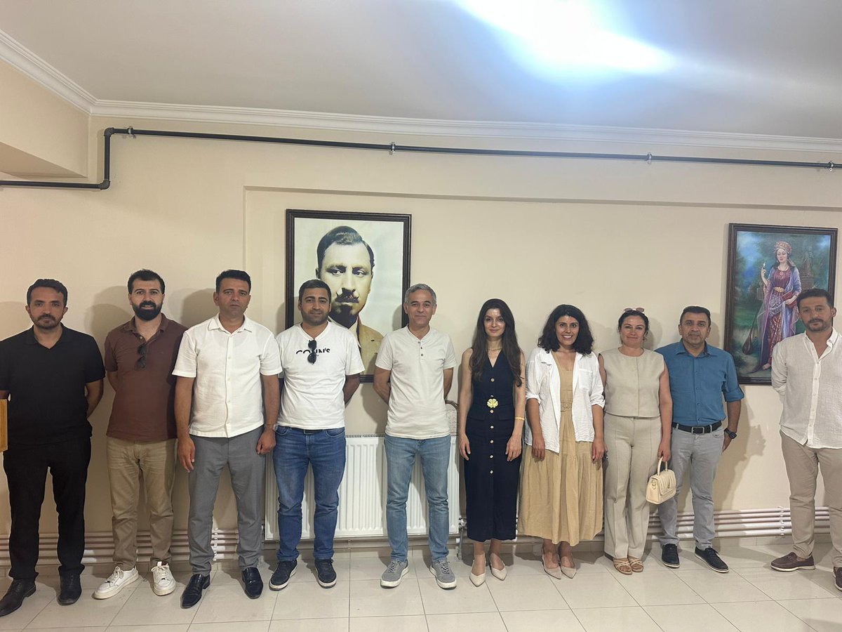 Ji rêzebernameya Maseya Nîqaşên Hiqûqî çend dîmen.
Spas ji bo parêzera hêja birêz Hulya Gokhan ku bi pêşkêşî û civargêrîya xwe ya zanistî bal kişand ser gelek mijarên hiqûqî yên giring.