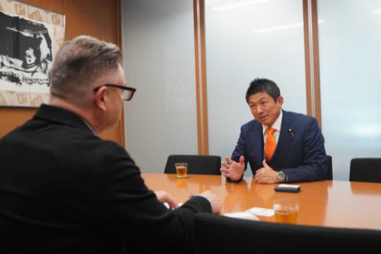 神谷宗幣【参政党】 (@jinkamiya) on Twitter photo 今日はスウェーデンのラジオやイギリスの新聞の取材を受けました。
皆さん、移民問題や反グローバリズムについて関心が高いようです。
丁寧に回答しておきました。 今日はスウェーデンのラジオやイギリスの新聞の取材を受けました。
皆さん、移民問題や反グローバリズムについて関心が高いようです。
丁寧に回答しておきました。
