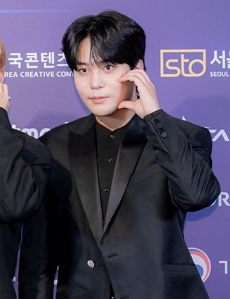WAHHHHHH LOOK HOW HANDSOME