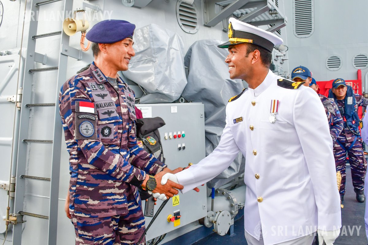 Sri Lanka Navy (@srilanka_navy) on Twitter photo Indonesian Naval Ship KRI BRAWIJAYA-320 arrived at Colombo Port 27 Aug. Welcomed by #SriLankaNavy, the 143m Frigate with 165 crew will stay until 30 Aug. <a href="/indonesiainCMB/">Indonesian Embassy in Colombo</a> @TNIAL #MaritimeDiplomacy
Read more : shorturl.at/id8Md Indonesian Naval Ship KRI BRAWIJAYA-320 arrived at Colombo Port 27 Aug. Welcomed by #SriLankaNavy, the 143m Frigate with 165 crew will stay until 30 Aug. <a href="/indonesiainCMB/">Indonesian Embassy in Colombo</a> @TNIAL #MaritimeDiplomacy
Read more : shorturl.at/id8Md