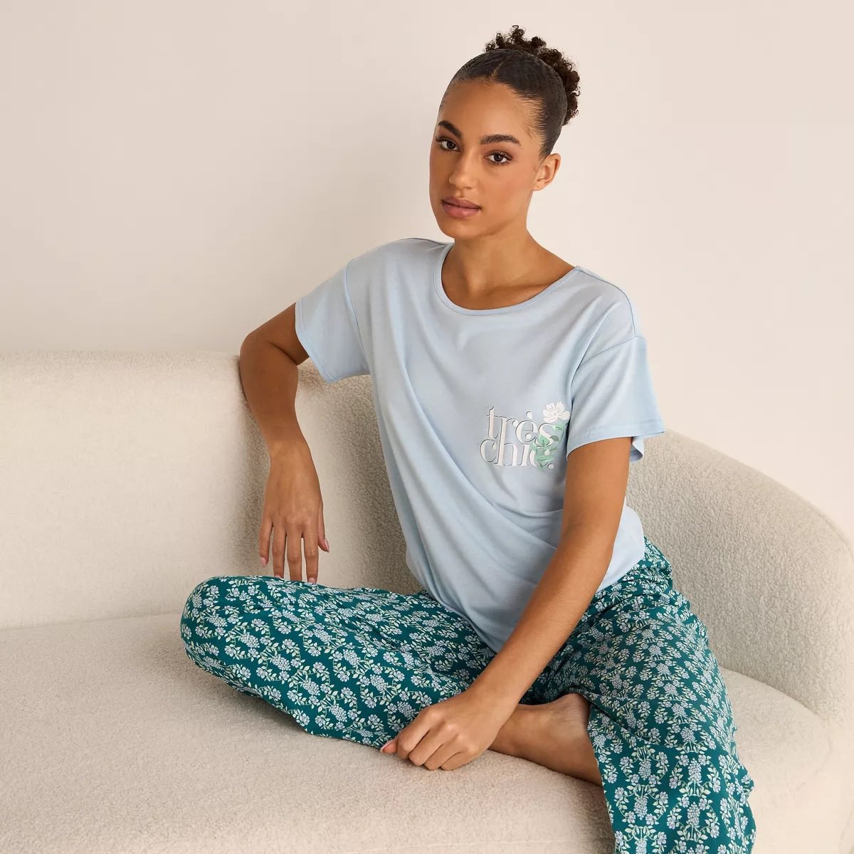 Intimate_UG's tweet image. This set provides a cloud-like touch and exceptional comfort for a restful night’s sleep. 
Velvet Dawn Pyjama set at 90,000ugx

Call/whatsapp 0783 646 239 for countrywide deliveries. 

#intimateug #sleepwear #pyjama #sleep #loungewear