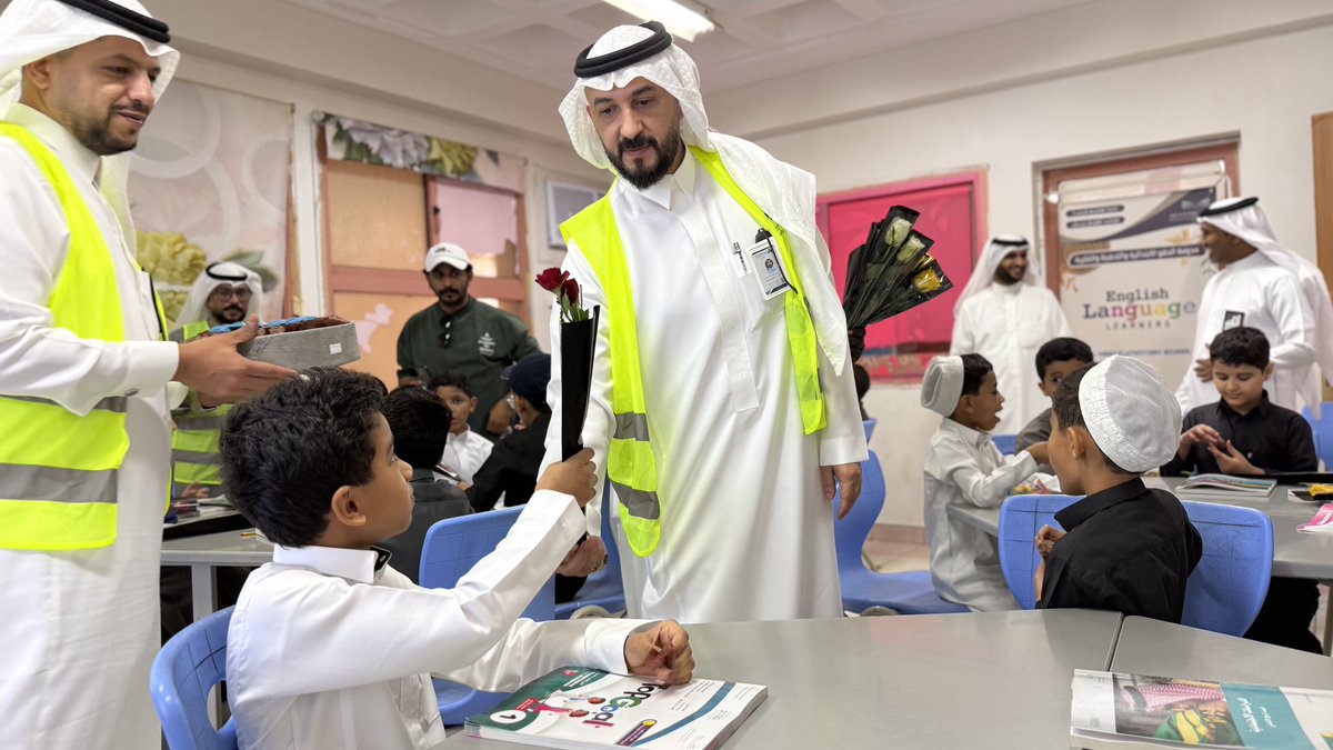 صور | 📸

نفذت إدارة المشاركة المجتمعية بـ #بلدية_الحقو  مبادرة العودة للمدارس بالتعاون مع مدرسة الحقو الابتدائية، وذلك بتقديم الهدايا لأبنائنا الطلاب ابتهاجًا بعودتهم لبداية عام دراسي جديد