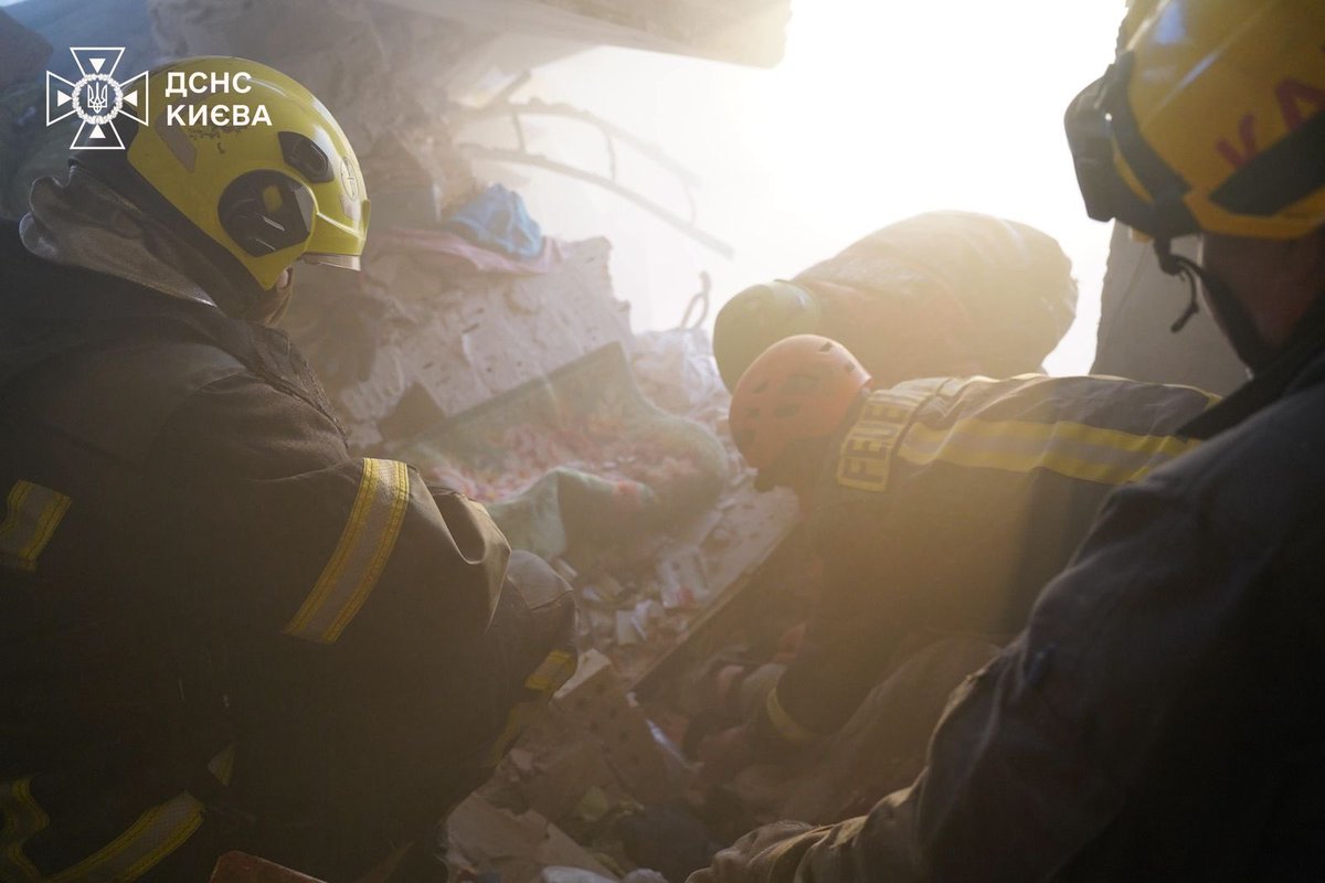 andrii_sybiha's tweet photo. We insist on strong international reactions to Russia’s brutal strike on Kyiv and other cities. Russia killed at least 8 people, including a child, and targeted civilian infrastructure. Whatever Putin said in Alaska, his real actions reject diplomacy, dialogue, and peace efforts. https://t.co/bHclHlra7G