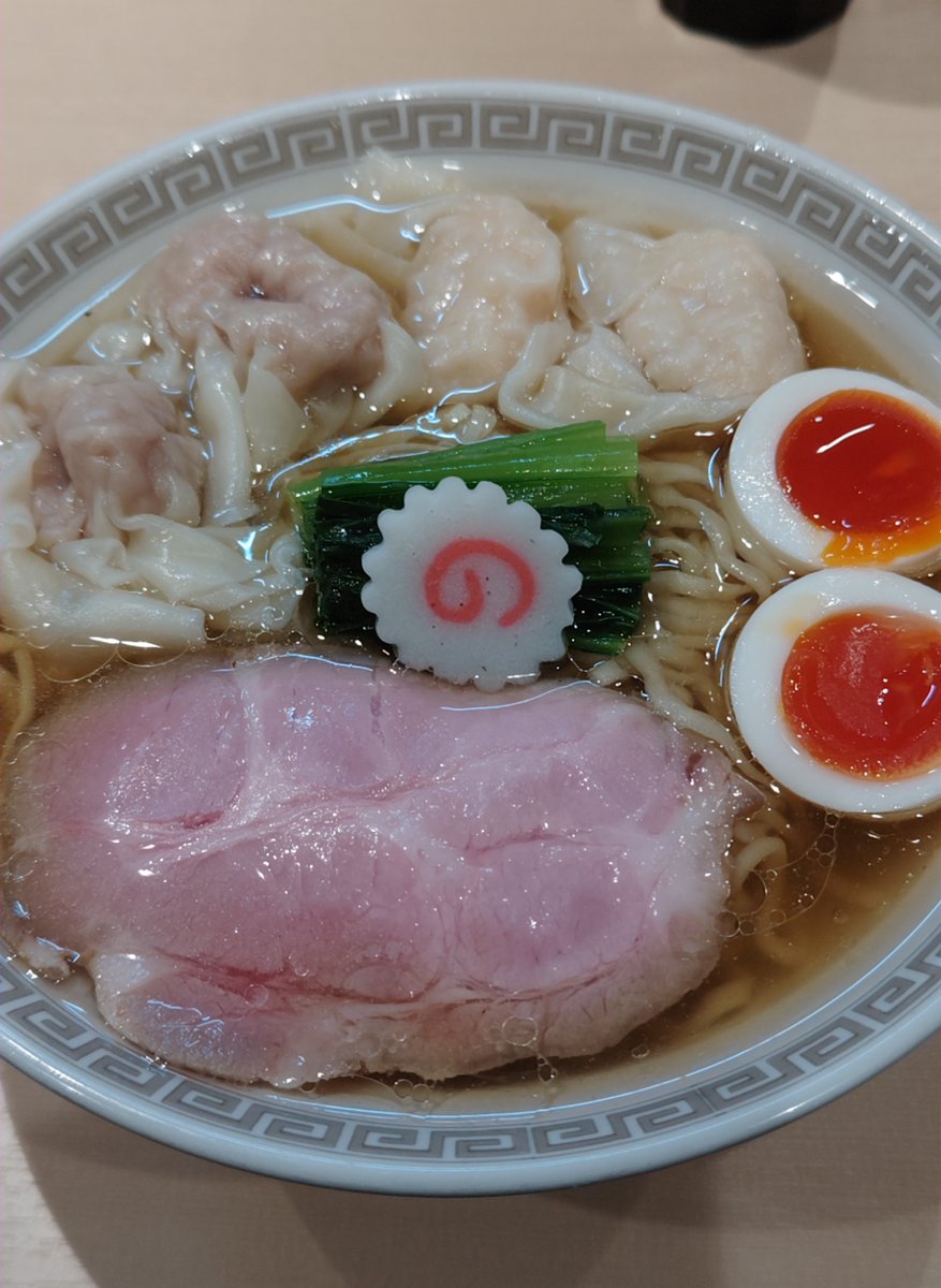 王子駅　キング製麺🍜✨✨
全部入り 白だしラーメン🎵🎵