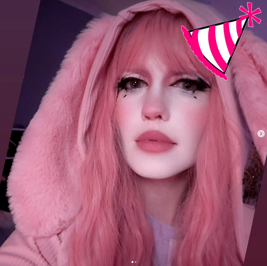 Moe's not so monster birthday bash,
come say hi and play some games with me while I put my clown face on☺️

twitch.tv/moerighan