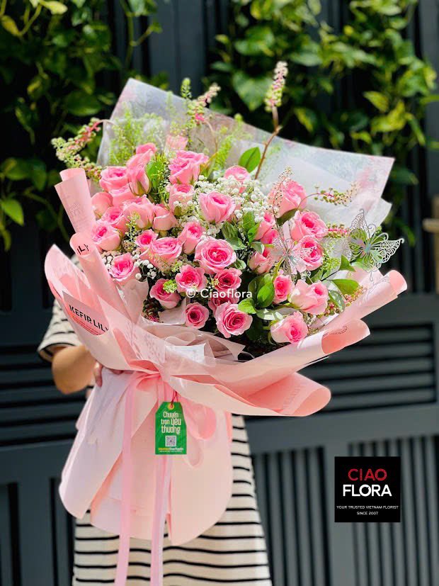 ciaoflora's tweet photo. It's the little details that turn a beautiful gesture into an unforgettable one. A touch of sparkle, a whimsical butterfly, the perfect shade of pink. We believe in adding that extra touch of magic to every story. Let us help you tell yours.
By Ciaoflora https://t.co/KYZMGzzXaq