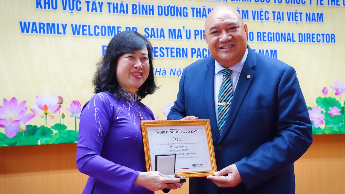 RD_WPRO's tweet photo. Earlier this year, WHO Director-General @DrTedros  honoured Health Minister Madame Dao Hong Lan with the prestigious World No Tobacco Day Award for her outstanding contribution to tobacco control.
During my official visit as Regional Director @WHOWPRO, I was proud to personally hand over the well-deserved award and recognize the Minister’s leadership 🇻🇳
Viet Nam’s ban on #ecigarettes and new #tobacco products is an important step to protect the population, especially the youth.
Viet Nam’s decisive leadership in banning #vapes is an inspiration for all @WHO Member States in the Western Pacific.