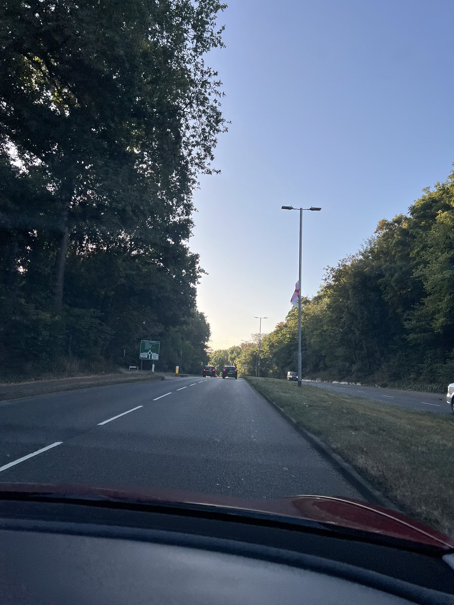 mxson1998's tweet image. London road in Hertford done every single lamppost the entire way. Looks great whoever did it! Feels like I’m driving in England again
