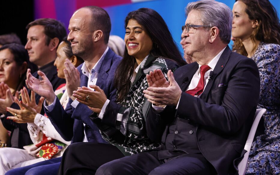 Le groupe LFI est il antisémite ?
A. Oui
B. Non