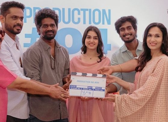 Tourist Family Director Abishan's Debut film as a Hero kick started with Pooja💫
Co-starring AnaswaraRajan ♥️
Directed by Madhan (TouristFamily AD)🎬