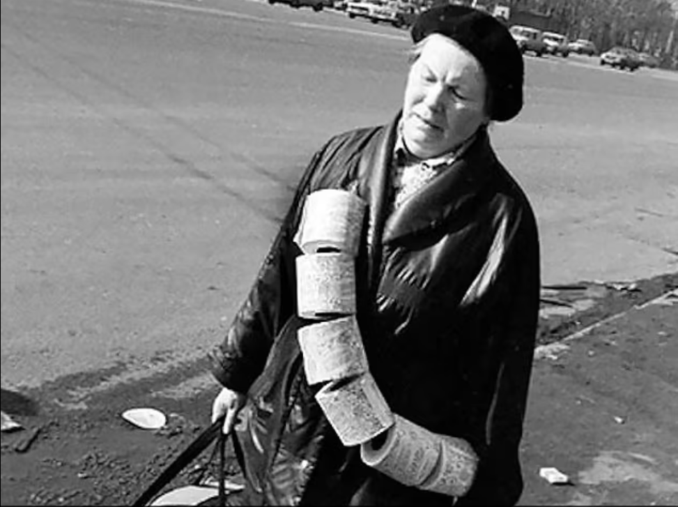 putin wants to bring back USSR in pictures.
Time to stock up toilet paper and get ready for long queuing for basic food. Smile! This is what you were longin for.