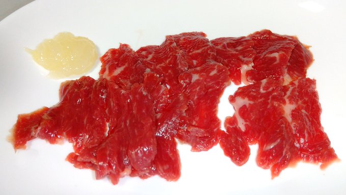 元気を出したかったので
昨晩は誕生日の時に頂いた
冷凍馬刺しを食べさせて頂きました( '∀`)
美味しくてめちゃ元気出ました
ありがとう御座います🙇‍♀ 