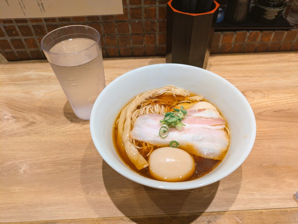 こんにゃるせ🦊📢🍥

昨日も美味しいラーメンを食べました(º﹃º`)
誰と食べたでしょうか🦊？

#なるせラーメン倶楽部