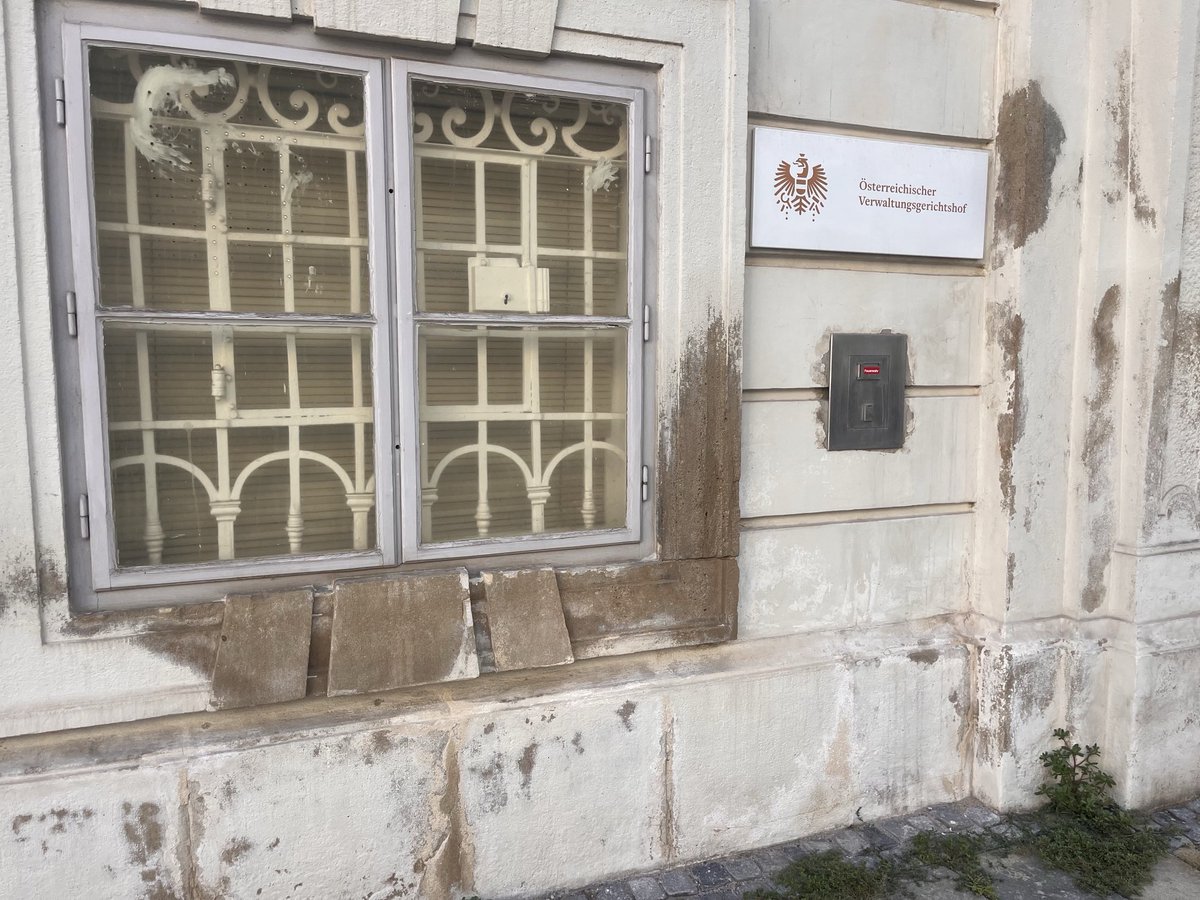 Würde ja den Verwaltungsgerichtshof gerne zu einer Fassadensanierung verurteilen.