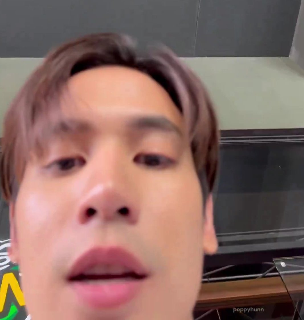 จะไปจีนแล้วนะ

ห้ะ

เดี๋ยวลองไปตีกอล์ฟที่จีนดู

ห้ะ

มีคนบอกว่าจะพาไป

ใคร?