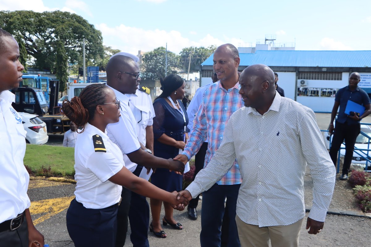 ps_adenmillah's tweet photo. 1/ Today I joined the Deputy Head of Public Service Mr. Amos N Gathecha, EBS on a working tour at Bandari Maritime Academy to assess levels of compliance with the European Maritime Safety Agency requirements (EMSA). He promised to follow up to ensure cadets obtain HELB loans... https://t.co/v55jrdjWVA