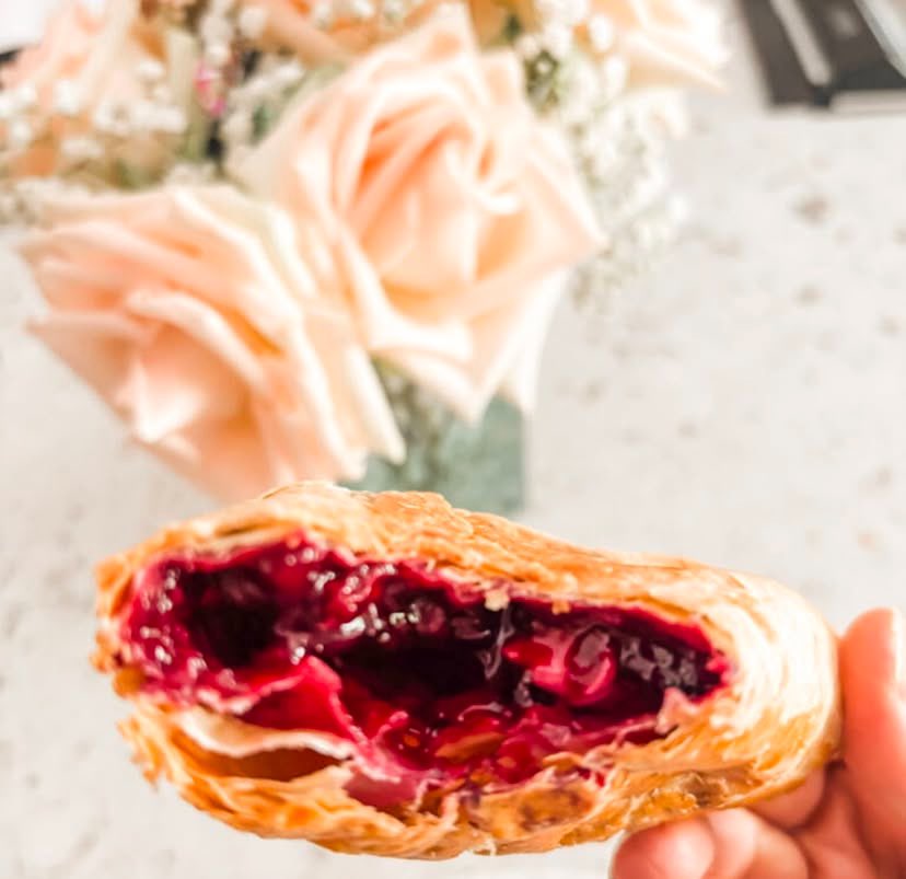 MarieBostwick's tweet photo. 🥐 Blackberry season = the perfect excuse for these Easy Puff Pastry Turnovers! Sweet, flaky, and perfect for breakfast or an afternoon treat. 🍇✨

👉 Grab the full recipe here: https://t.co/Fq1YoWhBxy https://t.co/VGITLbb0ts