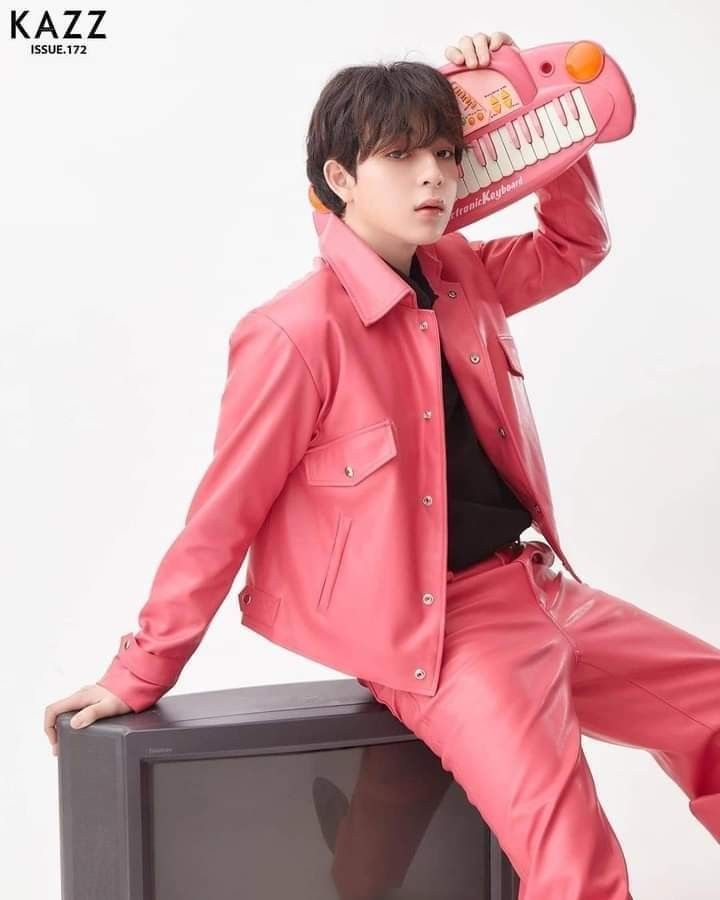 Looking effortlessly good in pink. 💕

FASHION ICON BAS
#BasHatsanat 
#บาสเด็กอ้วนที่แท้จริง #bbasjtr