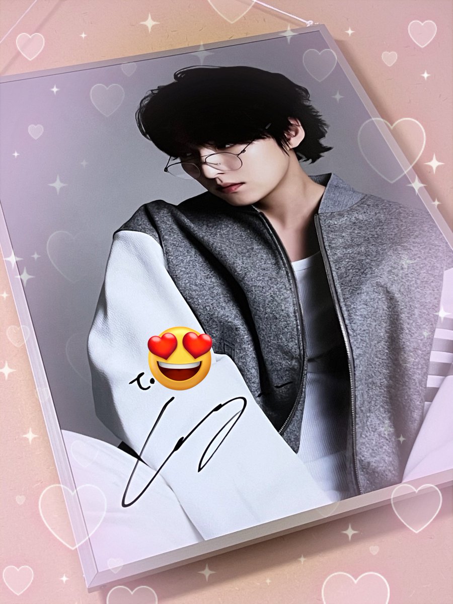 パネル飾れるとこあった～💕
でも壁が色あせてて申し訳ない…
1枚しか飾れないから順番に9枚(過去のパネル合わせたら9枚あった！)掛け替えていく予定😍
名前入りのサインはやっぱり嬉しいね💕